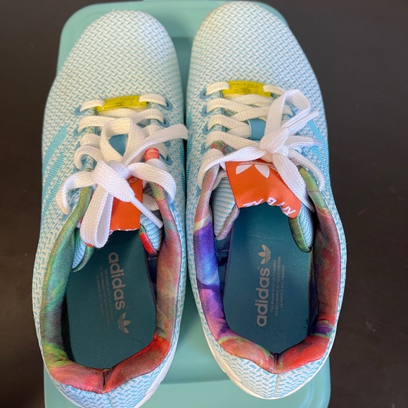 ADIDAS classic z-flux runners (SIZE US W7) - Picture 6 of 7